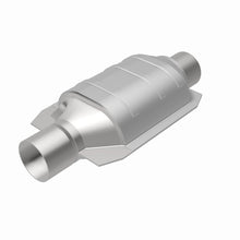 Load image into Gallery viewer, MagnaFlow Universal Catalytic Converter 2.5 W/Single O2 Boss - 91036