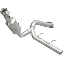 Load image into Gallery viewer, MagnaFlow Direct Fit Catalytic Converter 2009 f-150 V8 5.4 OEM Underbody - 52418