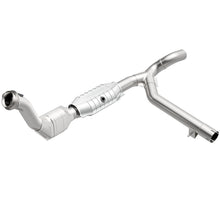Load image into Gallery viewer, MagnaFlow Direct Fit Catalytic Converter 99-00 Ford Exped 4.6L - 447112