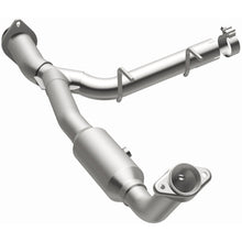 Load image into Gallery viewer, MagnaFlow 05-06 Ford Expedition 5.4L Direct Fit Converter - 4651411