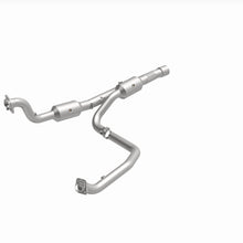Load image into Gallery viewer, Magnaflow 15-16 Ram 2500 6.4L California Grade CARB Compliant DF Catalytic Converter - 5551513