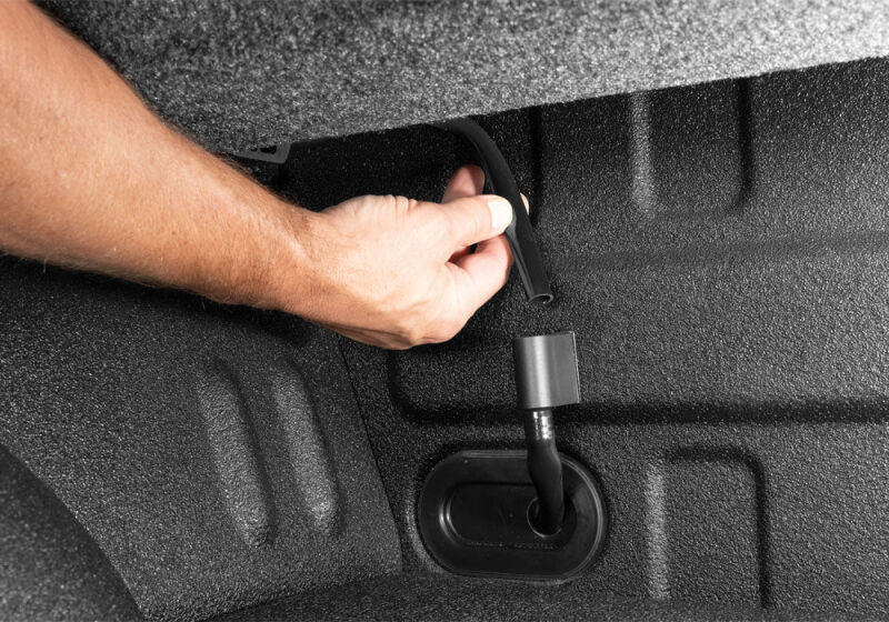 Retrax 22-26 Toyota Tundra CrewMax 5.5ft w/Deck Rail Sys (No Bed Box) RetraxPRO EZ-Off FRC-4000 - R-T-80861