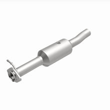 Load image into Gallery viewer, MagnaFlow 09-10 Ford F-550 Super Duty V10 6.8L Rear Underbody Direct Fit Catalytic Converter - 280434