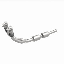 Load image into Gallery viewer, MagnaFlow Direct Fit Catalytic Converter 02-05 Golf 2.8L Underbody - 52289