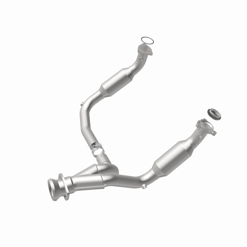 MagnaFlow Direct Fit Catalytic Converter 2007-2008 Cadillac Escalade 6.2L - 5451631