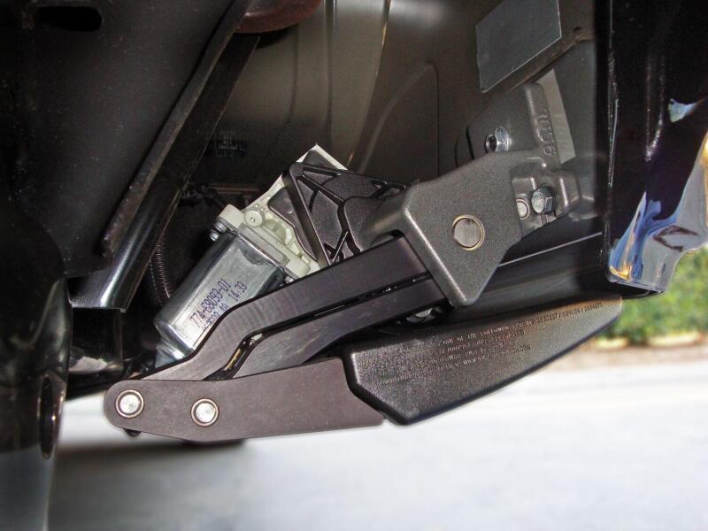 AMP Research 23-24 Chevrolet Colorado / GMC Canyon Crew Cab PowerStep Plug N Play - Black - 76253-01A