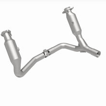 Load image into Gallery viewer, MagnaFlow 07-08 Dakota V6 V8 3.7 4.7 OEM Underbody Direct Fit Converter - 21-972
