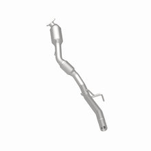 Load image into Gallery viewer, MagnaFlow Direct Fit Catalytic Converter 11-15 Volkswagen Touareg V6 3.6 OEM Underbody - 52411