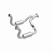 Load image into Gallery viewer, MagnaFlow 08-10 Ford F-350 Super Duty 6.8L Direct Fit Converter - 5451760