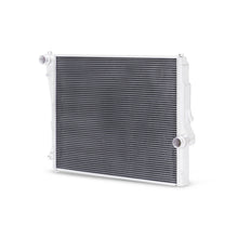 Load image into Gallery viewer, Mishimoto 99-06 BMW 323i/323i/328i/330i Performance Aluminum Radiator - MMRAD-E46-323
