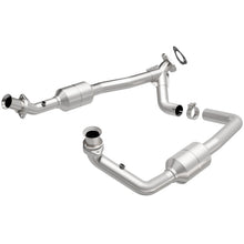 Load image into Gallery viewer, MagnaFlow Direct Fit Catalytic Converter 00-03 Ford E150 5.4L - 51378