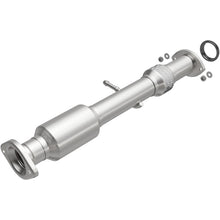 Load image into Gallery viewer, MagnaFlow Direct Fit Catalytic Converter 14-15 Toyota Highlander 3.5L - 52534