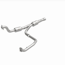 Load image into Gallery viewer, Magnaflow 15-16 Ram 2500 6.4L California Grade CARB Compliant DF Catalytic Converter - 5551513