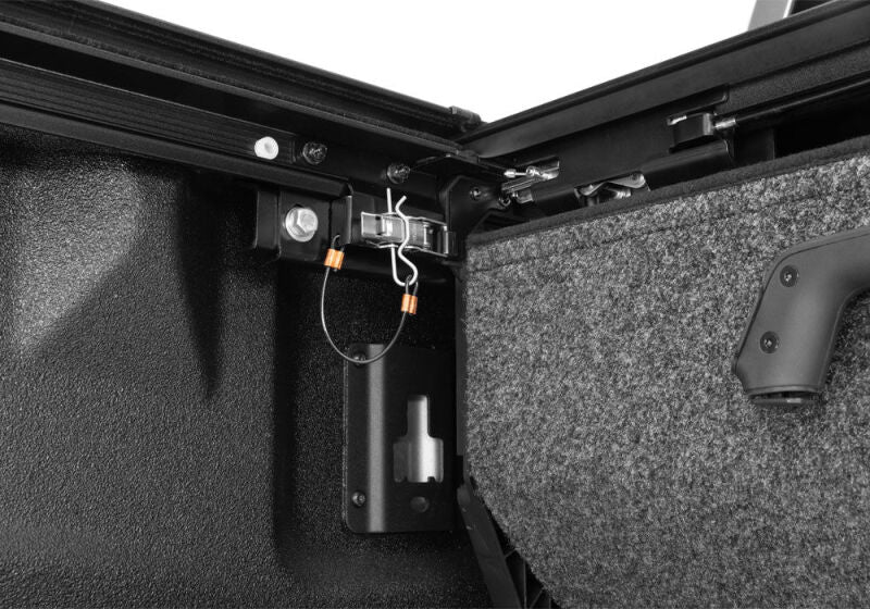 Retrax 22-26 Toyota Tundra CrewMax 5.5ft w/Deck Rail Sys (No Bed Box) RetraxPRO EZ-Off FRC-4000 - R-T-80861