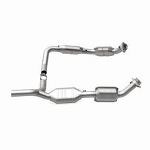Load image into Gallery viewer, MagnaFlow Direct Fit Catalytic Converter 07-08 Ford E-150 4.6L - 51640