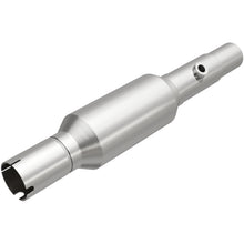 Load image into Gallery viewer, MagnaFlow Direct Fit Catalytic Converter 96-98 Jeep Grand Cherokee Underbody - 4451226