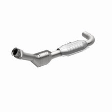 Load image into Gallery viewer, MagnaFlow Direct Fit Catalytic Converter 99-00 Ford F-150 4.2L 2WD D/S - 93392
