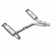 Load image into Gallery viewer, MagnaFlow Direct Fit Catalytic Converter Raider 2006 8 4.7L - 24398