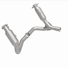 Load image into Gallery viewer, MagnaFlow 07-08 Dakota V6 V8 3.7 4.7 OEM Underbody Direct Fit Converter - 21-972