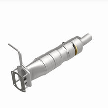 Load image into Gallery viewer, MagnaFlow 09-17 Ford F53 V10 6.8L Underbody Direct Fit Catalytic Converter - 280436