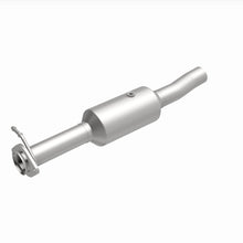 Load image into Gallery viewer, MagnaFlow 09-10 Ford F-550 Super Duty V10 6.8L Rear Underbody Direct Fit Catalytic Converter - 280434