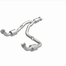 Load image into Gallery viewer, MagnaFlow 12-20 Chevrolet Express 4500 Underbody 6.0L Direct Fit Catalytic Converter - 280505