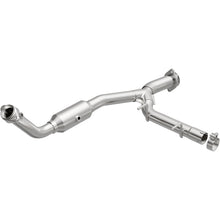 Load image into Gallery viewer, MagnaFlow 05-06 Ford Expedition 5.4L Direct Fit Converter - 4651411