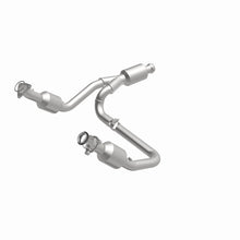 Load image into Gallery viewer, MagnaFlow 14-15 Chevrolet Silverado 1500 Underbody 4.3L / 5.3L Direct-Fit Catalytic Converter - 280424