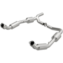 Load image into Gallery viewer, MagnaFlow Direct Fit Catalytic Converter 2008+ Ford E-150 4.6L - 5481640