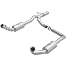 Load image into Gallery viewer, MagnaFlow 09-13 Ford E-350 Super Duty V10 6.8 OEM Underbody Direct Fit Catalytic Converter - 21-599