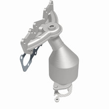 Load image into Gallery viewer, Magnaflow 07-10 Kia Sedona 3.8L California Grade CARB Compliant DF Manifold Catalytic Converter - 5582685