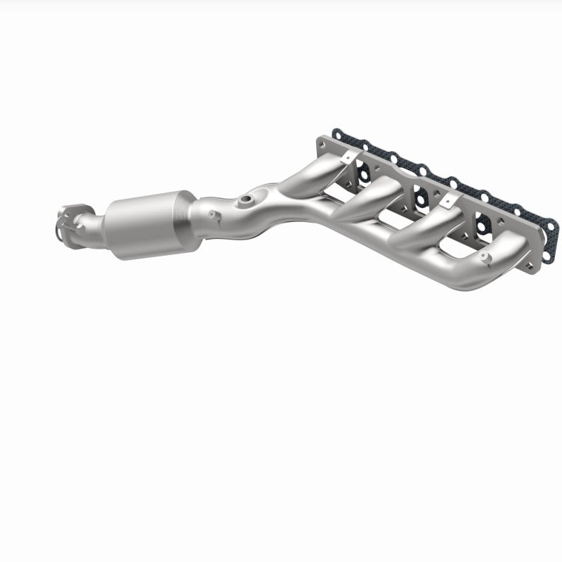 MagnaFlow Direct-Fit SS Catalytic Converter 04-06 Nissan Titan 5.6L V8 (California) - 4451501