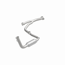 Load image into Gallery viewer, MagnaFlow Direct Fit Catalytic Converter 2004 Liberty D/S frt OEM - 49582