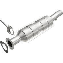 Load image into Gallery viewer, MagnaFlow Direct Fit Catalytic Converter 07-08 E-350 Super Duty 5.4 &amp; 6.8 L OEM Underbody - 52228