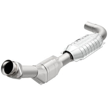 Load image into Gallery viewer, MagnaFlow Direct Fit Catalytic Converter 99-00 Ford F-150 4.2L 2WD D/S - 93392