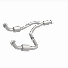 Load image into Gallery viewer, MagnaFlow 12-20 Chevrolet Express 4500 Underbody 6.0L Direct Fit Catalytic Converter - 280505
