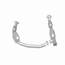 Load image into Gallery viewer, MagnaFlow Direct Fit Catalytic Converter 05-07 Ford E-250/E-350 Econoline V8 5.4L - 93167