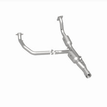 Load image into Gallery viewer, Magnaflow 15-16 Ram 2500 6.4L California Grade CARB Compliant DF Catalytic Converter - 5551513