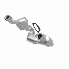 Load image into Gallery viewer, MagnaFlow Direct Fit Catalytic Converter 03 Ranger/BSer 3.0 frnt 50S - 441118