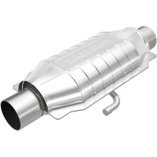 MagnaFlow Universal Catalytic Converter 2.25in Inlet/Outlet Center/Center Oval Rear (California) - 338015