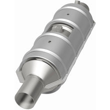 Load image into Gallery viewer, MagnaFlow DF Catalytic Conv 00-05 Ford Excursion / 99-04 F-250 SD / 99-04 F-350 SD (California) - 445300