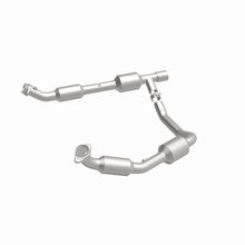 Load image into Gallery viewer, MagnaFlow 2006 Ford E-250 5.4L Direct Fit Converter - 5582167