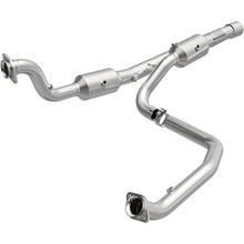 Load image into Gallery viewer, MagnaFlow 14-18 2500 V8 6.4 OEM Underbody Direct Fit Converter - 21-513