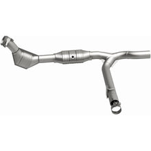 Load image into Gallery viewer, MagnaFlow Direct Fit Catalytic Converter 99-00 Ford F-150 4.6L - 447136