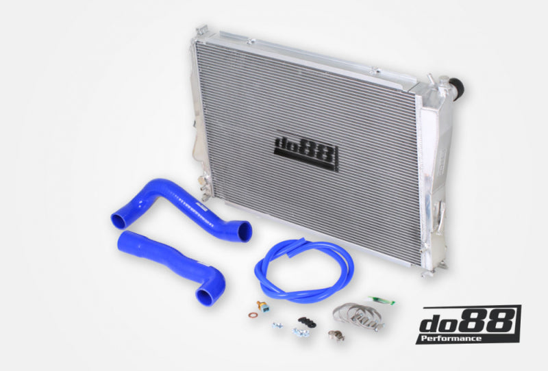 do88 00-06 BMW M3 (E46) Aluminum Radiator w/Blue Hoses - WC-310-B