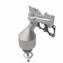 Load image into Gallery viewer, Magnaflow 07-10 Kia Sedona 3.8L California Grade CARB Compliant DF Manifold Catalytic Converter - 5582685