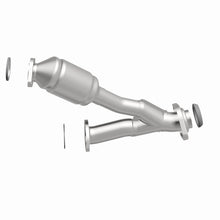 Load image into Gallery viewer, MagnaFlow Direct Fit Catalytic Converter 01-03 Highlander 3L rr OEM - 49507