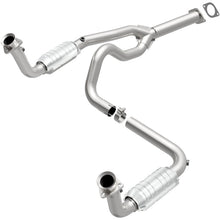 Load image into Gallery viewer, MagnaFlow Direct Fit Catalytic Converter 00 Chevy Express 1500 5.7L - 49063