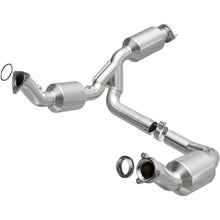 Load image into Gallery viewer, MagnaFlow 2021 Chevrolet Express 2500 4.3L Underbody Direct-Fit Catalytic Converter - 280429