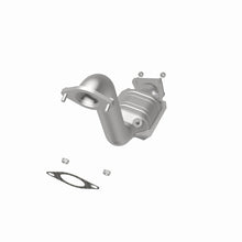 Load image into Gallery viewer, MagnaFlow Direct Fit Catalytic Converter 02-04 Ford Focus L4-2.0L - 52298